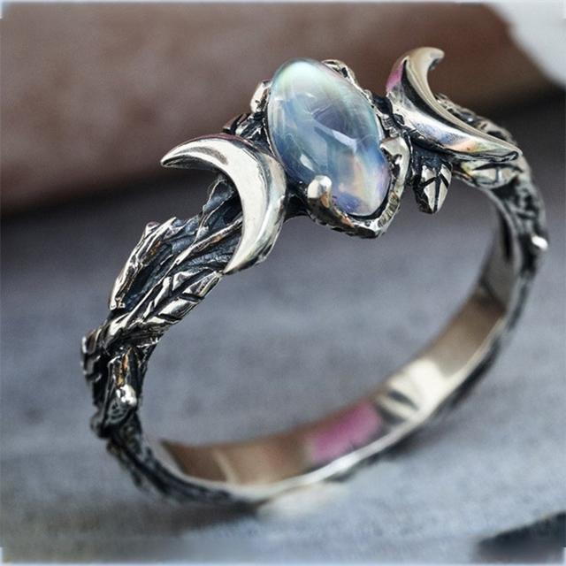 New Retro Ethnic Style Moonstone Ring for Woman Bohemian Retro Crescent Ring Simple Female Engagement Jewelry Wedding Wholesale 5