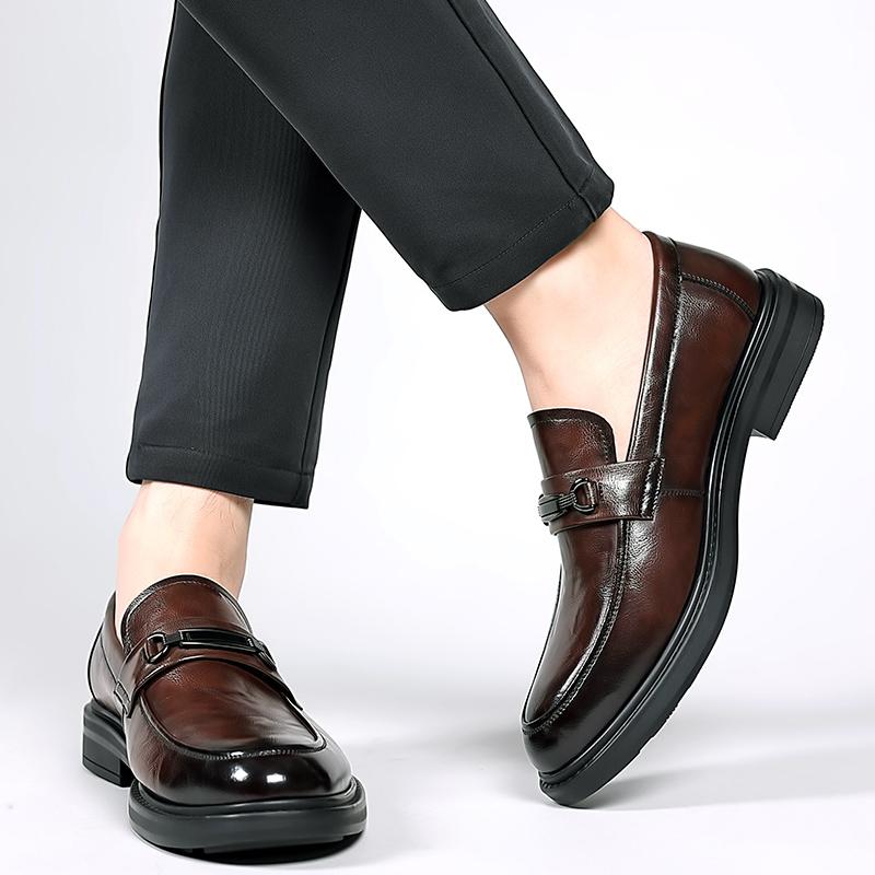 2024 Elegantní prodyšné kožené mokasíny Módní společenské kancelářské boty pro muže Řidičské mokasíny Pohodlné pánské ležérní boty