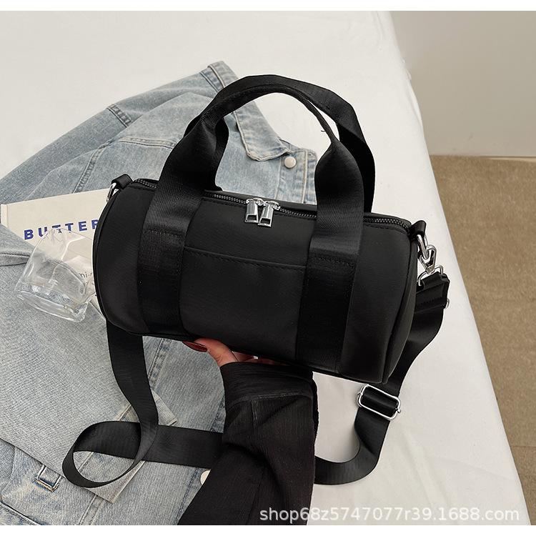 2025 New Versatile Fashion Large Capacity Casual Hand Pillow Bag Travel Crossbody Shoulder Bag Simple Cylinder Bag