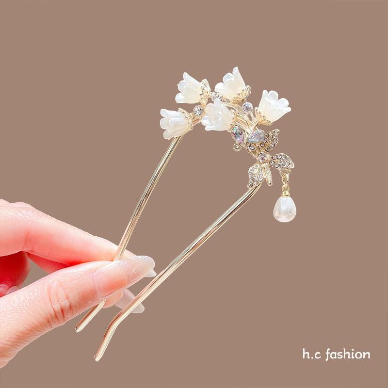 Elegant U-Shaped Butterfly Tassel Hairpin - Ancient Style Floral Accent for Qipao
