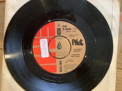 7inch Record PILOT - Just A Smile EMI2338PROMO EMI 1975 UK Rock Used