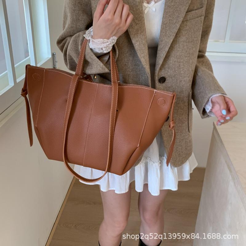 Tragetasche Damen neue modische und einfache Tasche, große Flügeltasche, Pendler-Umhängetasche für die Arbeit