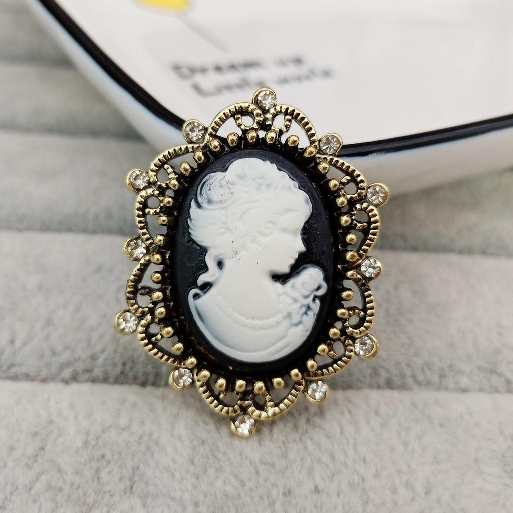 Crystal Rhinestones Cameo Vintage Brooches for Women Queen's Cameo Beauty Head Brooch Pin Clothing Accessories Girls Gifts