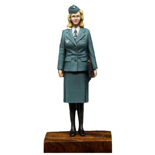 Passion Model 1/35 WWII German Air Force Female Signal Assistant Resin Kit P35F012