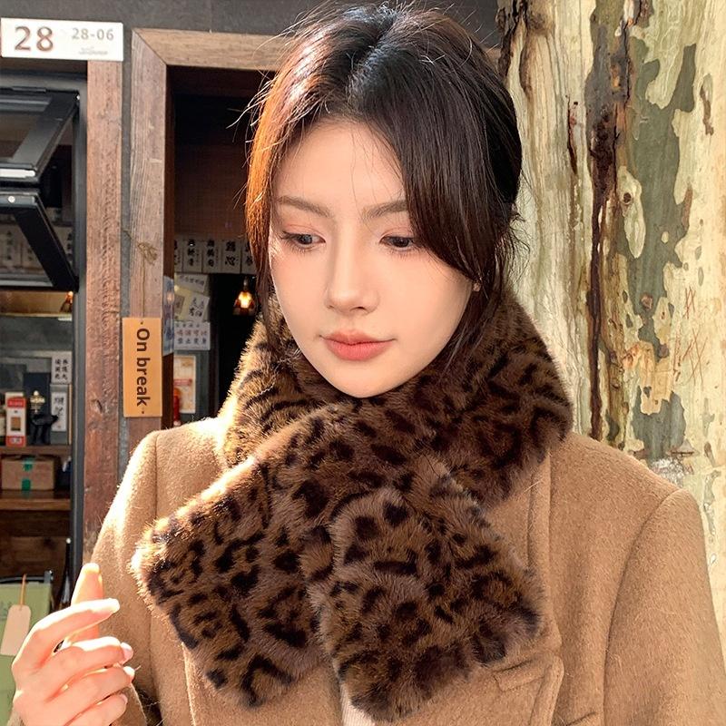Retro Thicken Warm Leopard Print Scarf For Women Windproof Faux Fur Scarf Soft Faux Collar Cross Scarf Winter Scarf Neck Wrap