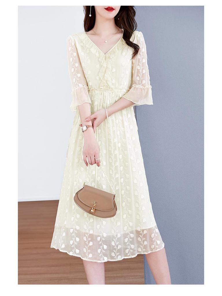 Seidenbesticktes Kleid mit hoher Taille für Damen - Modisch, alterslos, schlankmachender Maulbeerseiden-Stil für Frauen mittleren Alters