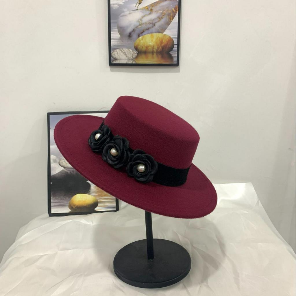 Autumn and Winter New Flat Top Top Top Hat Women's French Light Luxury Thousand Gold Woolen Hat Elegant Pearl Flower Top Hat Self-operated