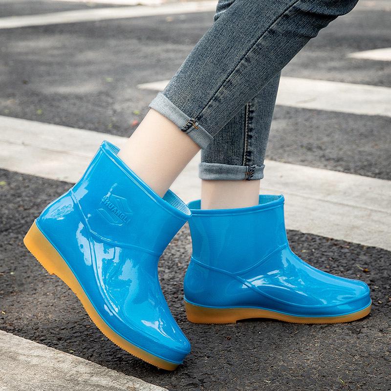 Women's Waterproof Fashion Rain Boots - Warm, Non-Slip, Lightweight Rubber Boots, Low-Top Short Tube Design for Optimal Comfort.