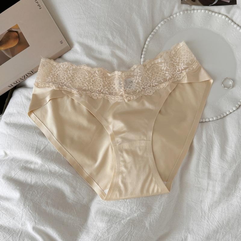 Black Seamless Lace Panties for Girls 2025 New Sexy Thin Breathable Shorts Ice Silk Antibacterial Briefs for Women