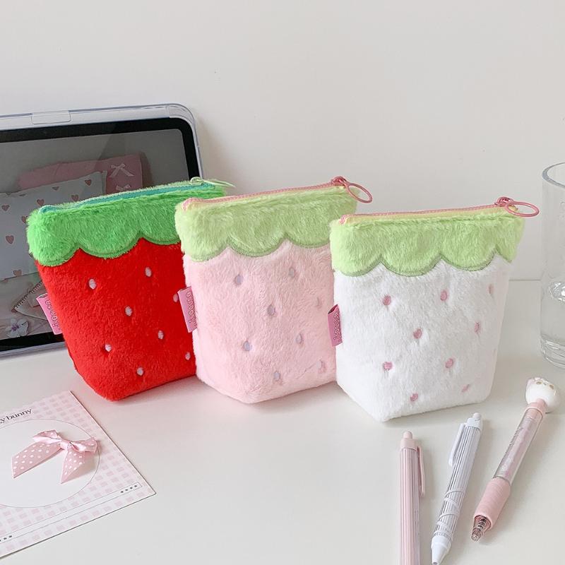 1Pcs Large Capacity Travel Toiletry Organizer Kawaii Strawberry Plush Makeup Bag Cute Cosmetic Pouch Storage Case For Women