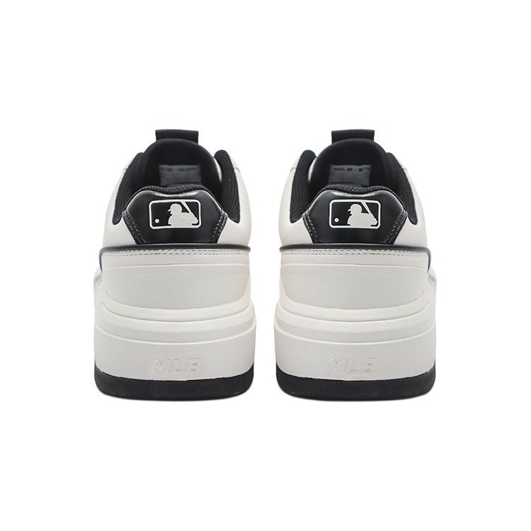 MLB Chunky Liner PU Unique Charm Free Spirited Low Top Sneakers Unisex Sneakers White 3ASXCA12N-50WHS