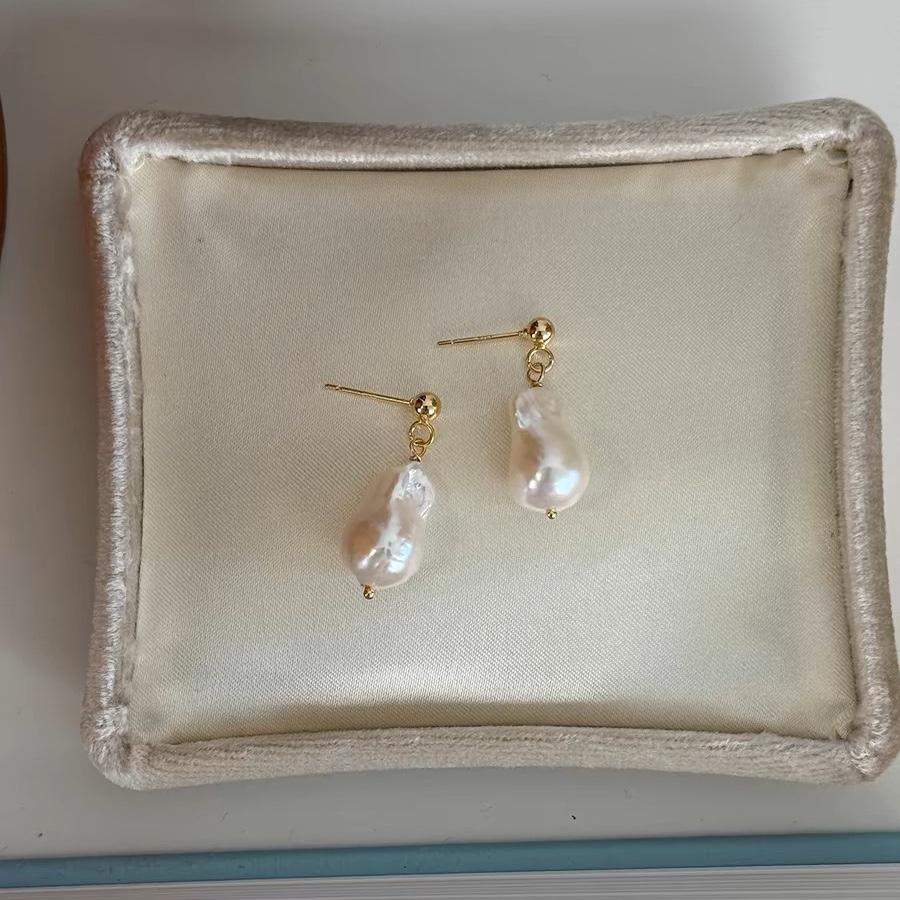 European and American fashion big baroque pearl retro temperament earrings 925 silver stud earrings women's irregular fishtail pearl hanging