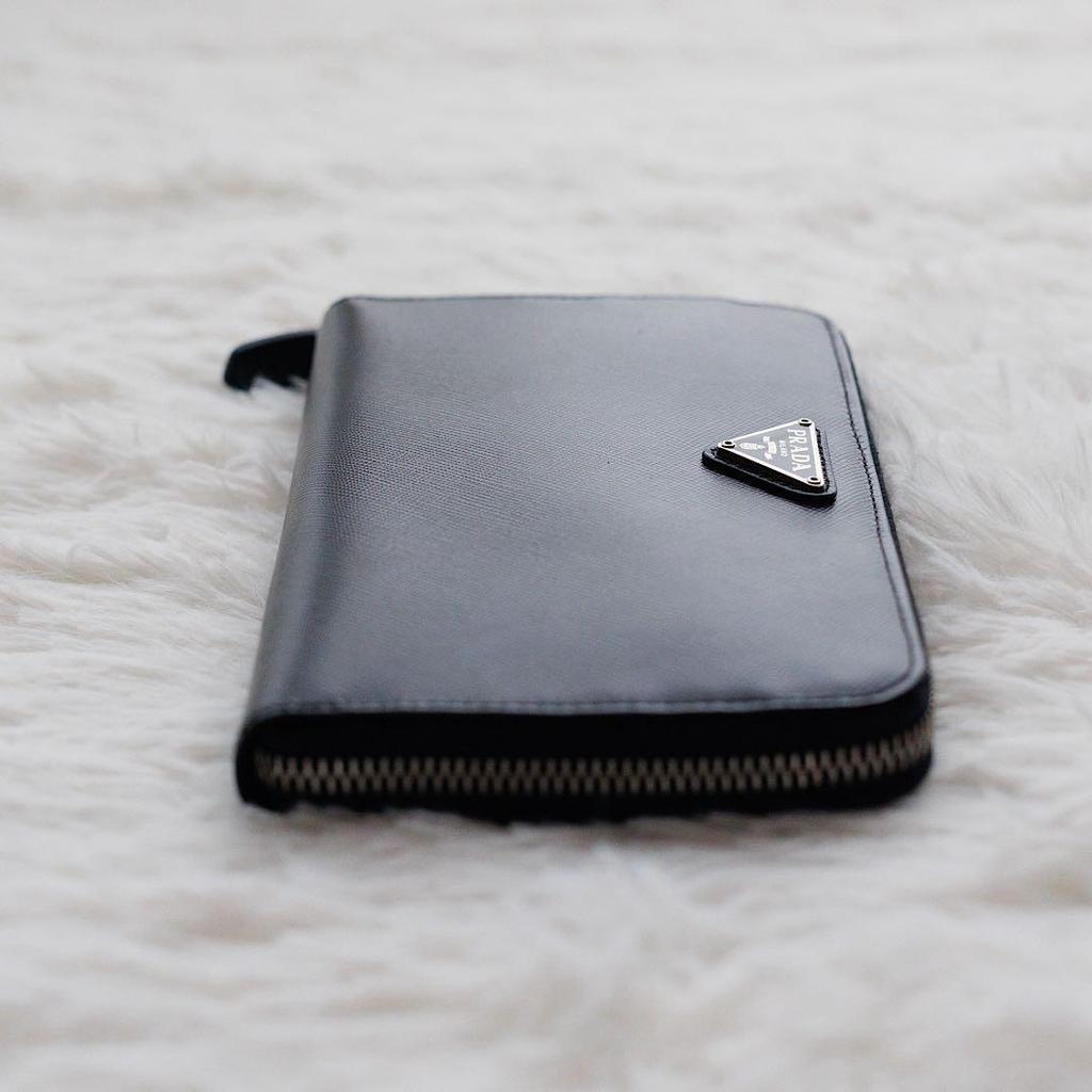 Used Current item Prada Triangle Logo Long Wallet Round Zipper Saffiano Leather Black