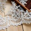 Svadobné čipkované lemy v off-white farbe, Ručne vyrobené DIY svadobné kvetiny do vlasov, Šírka 15,5 cm