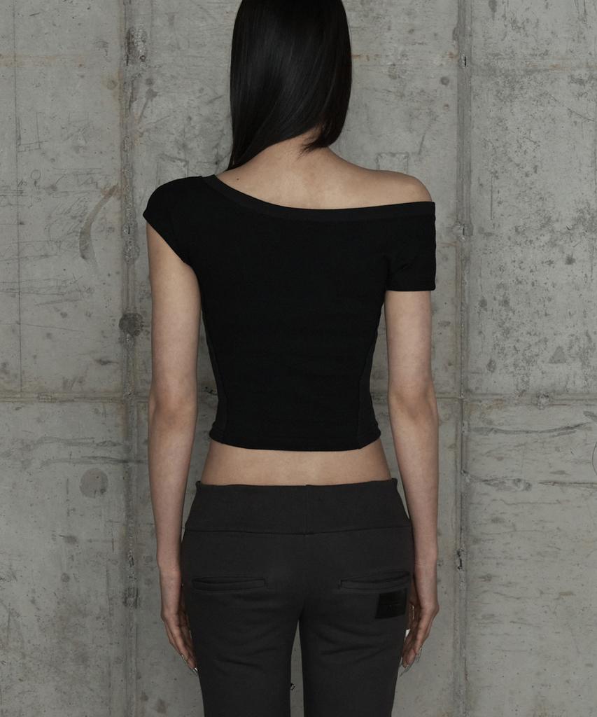 ETRE AU SOMMET Pigment Damage Panel Short Top (Black)