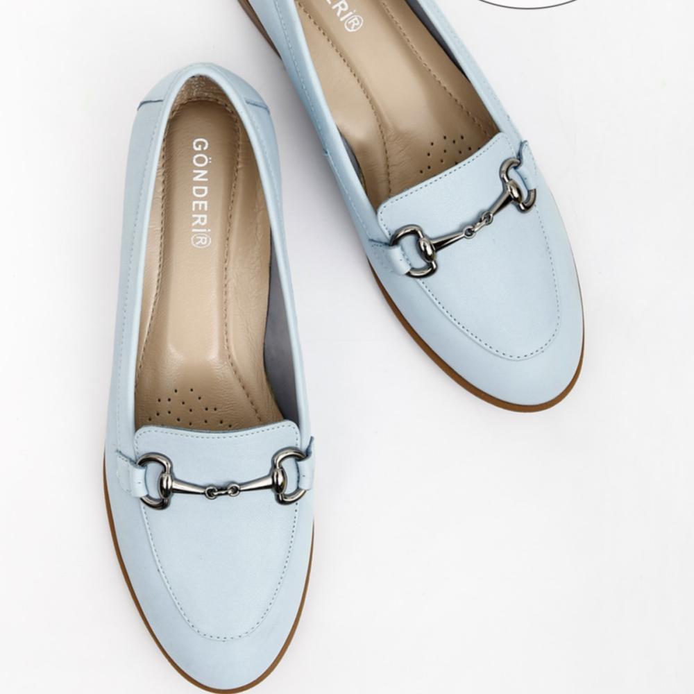 

Синие антикварные женские туфли на плоской подошве из натуральной кожи с круглым носком и пряжками