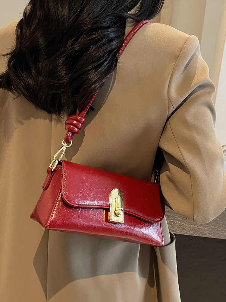 Retro Wine Red Small Square Bag Women's Autumn Winter Versatile 2025 New Single Shoulder Bags Fashion Solid Color Crossbody Pack