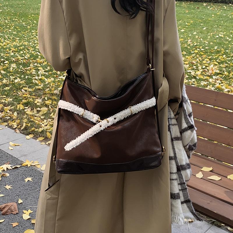 Retro large-capacity backpack women s 2025 new fashion casual shoulder bag commuter messenger bag bag bag 4012531 2439₽