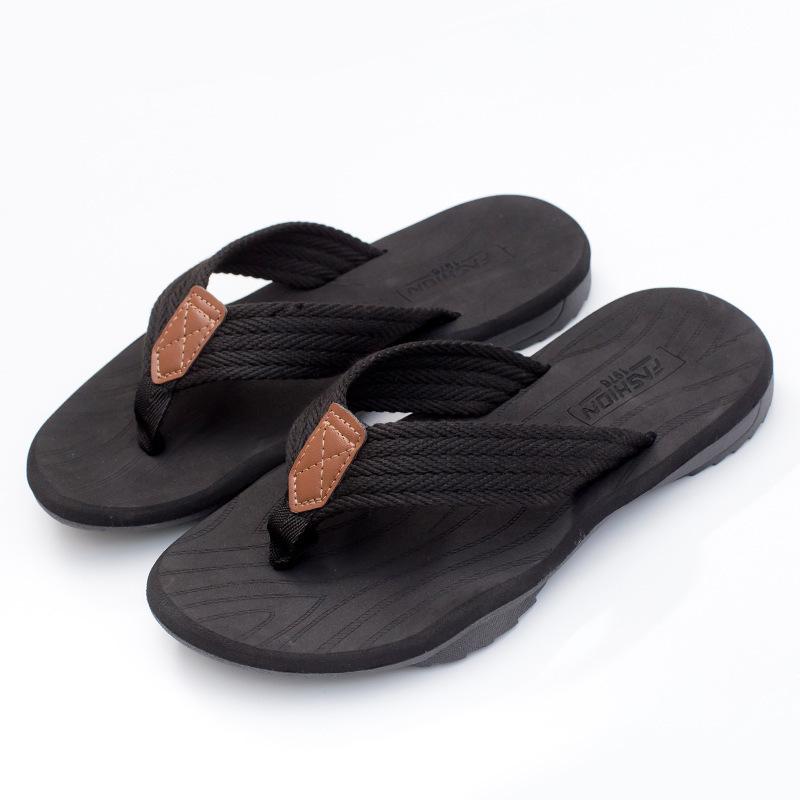 Men's Flip Flops 2026 Summer New Slippers Comfortable Pinch Toe Flat Sandals Lightweight Casual Slippers Non-slip Beach Slippers