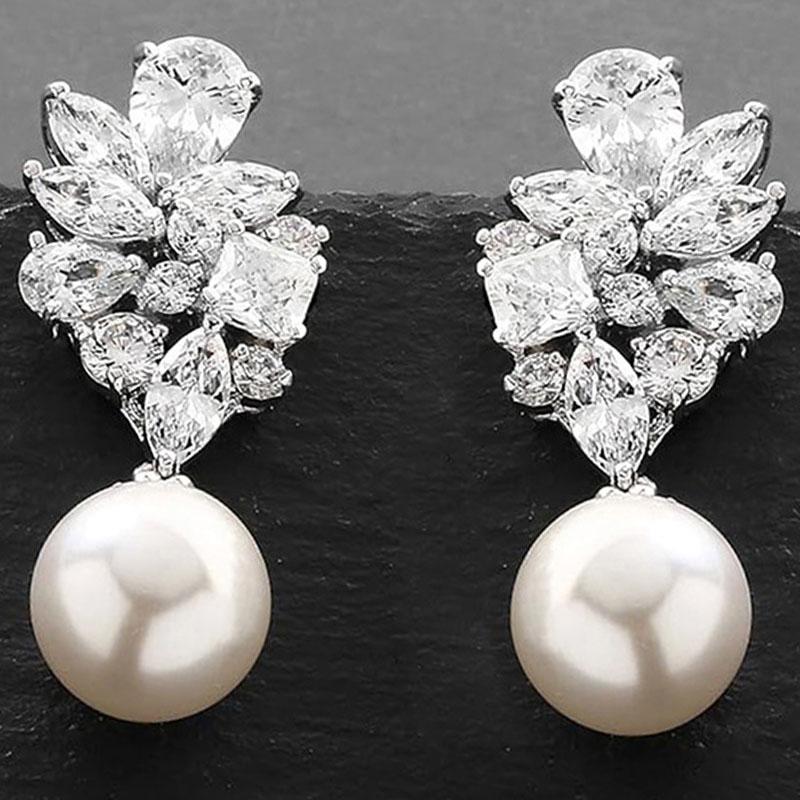 

2026 New High end Premium Leaf Earrings for Women, Set with Cubic Zirconia Pearls, Light Luxury Design, Zircon Accessories