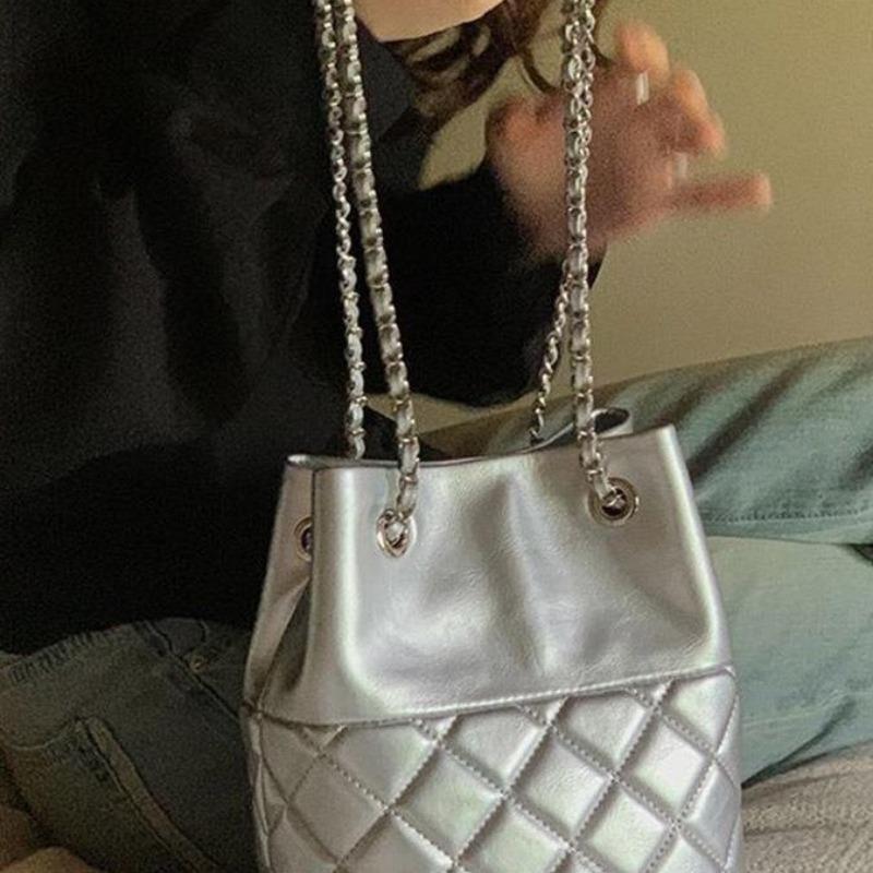 This High-end Chain-style Bucket Bag Is A Versatile Single-shoulder Crossbody Bag for Women's Fashionable Commuting