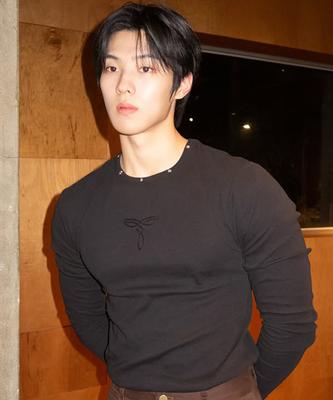 Lekim Lwe Studded Long Sleeve (Black)