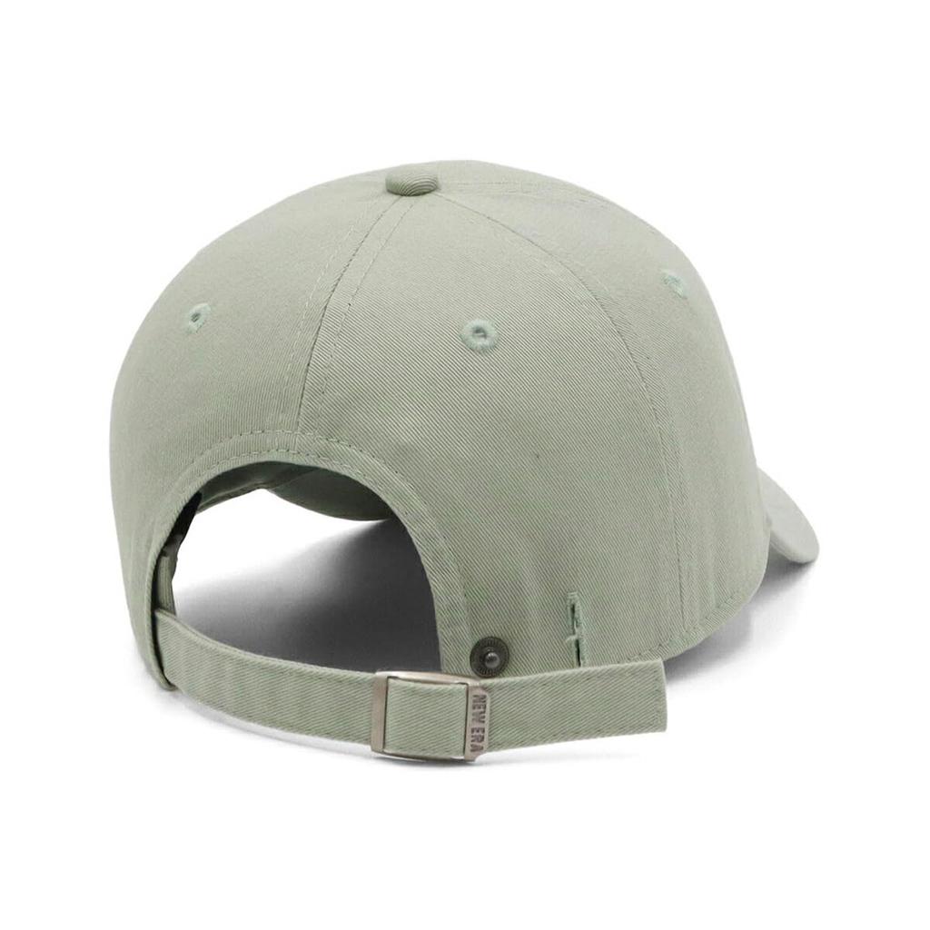 New Era Casual Classic Cap in Tonal Color Exclusive to Perfect for spring and this casual classic hat is perfect for everyday Available in popular
