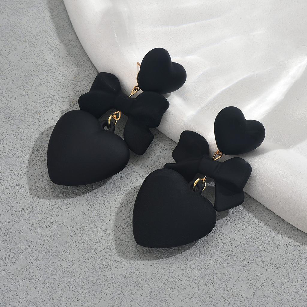 2025 New Style Women's Earrings Niche Black Love Design Versatile High-end Stud Earrings Women's Fashion