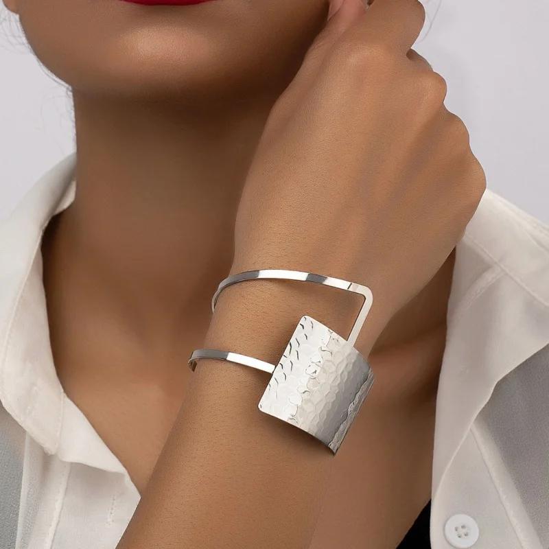 

Креативный и преувеличенный браслет, нишевый дизайн, крутой открытый браслет, персонализированный подарок для вашей дикой девушки