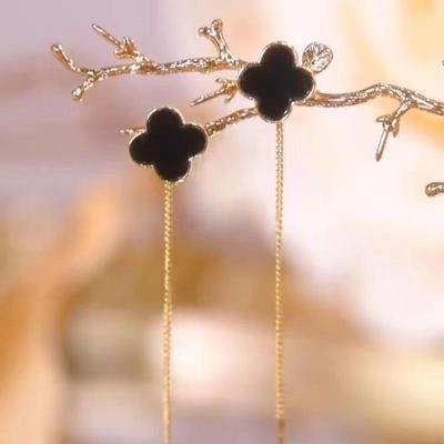 Boucles d'oreilles à pampilles longues en fil d'oreille en forme de trèfle à quatre feuilles Boucles d'oreilles de tempérament Boucles d'oreilles simples en filet rouge