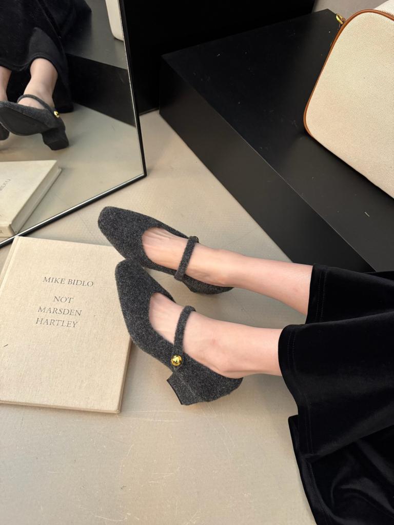 2025 new French thick heel square head woolen single shoes female grandma shoes velvet medium heel Mary Jane fluffy shoes
