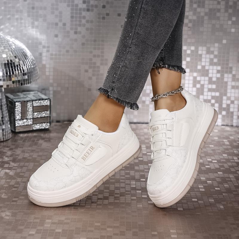 Fashion Fashion White Lace Up Skateboard Shoes Women 2025 Autumn Soft Thick Bottom Casual Shoes Cute Round Toe Stitching Sneakers