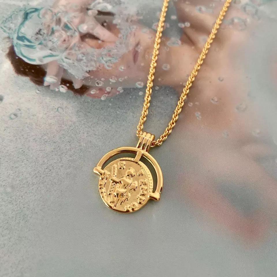 French Chic Roman Head Pendant Necklace Gold Coin Round Chain Choker Fashion Versatile Accessory