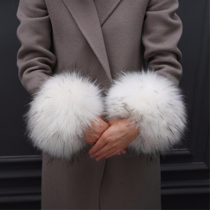 

Raccoon Fur Arm Warmers Natural Fur Cuffs Ladies Coat Arm Sets Winter Sleeves Sleeve Wrist Warmer Winter Warm Windproof Cuffs 30cmx12cm