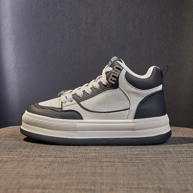 2025 autumn and winter new high-top little white shoes women's platform versatile sports board shoes Korean version leather popular casual short boots