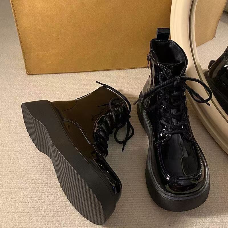 2025 Vår Nye Dame Støvler Mote Retro Tykksålede Høye Fritidsstøvler Allsidig Britisk Stil Stor Hode Stropp Korte Støvler