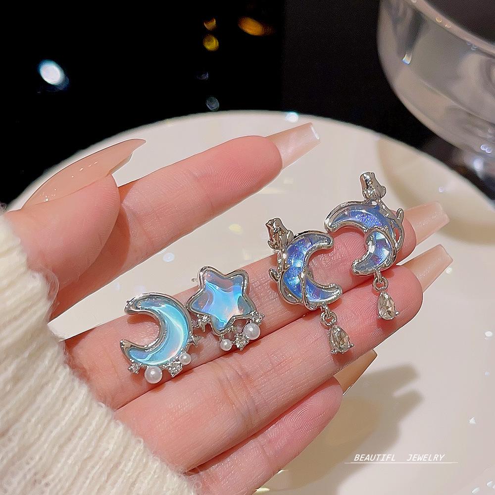 

Star & Moon Stud Earrings: Women s Niche Design, Simple, 925 Silver Needle, Versatile for Daily Wear
