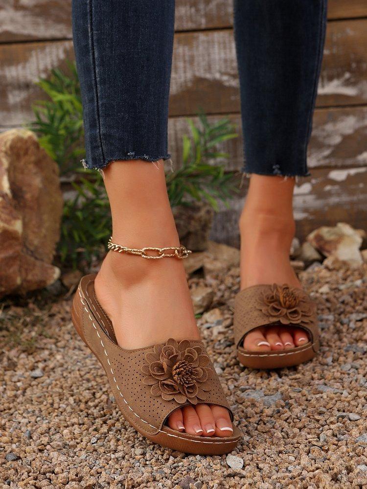 

High-quality fabrics, comfortable experience, accompany you to spend a pleasant summer. PU rubber middle heel (-c 43 коричневий