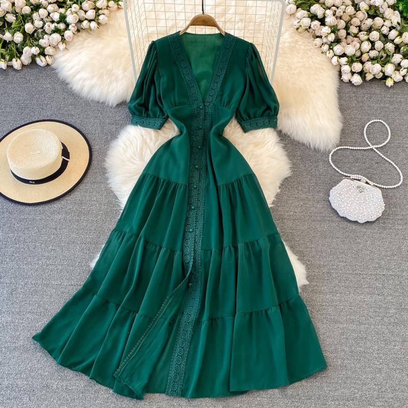 Seaside vacation desert big swing dress travel Bali beach dress super fairy V-neck lace lace dress summer