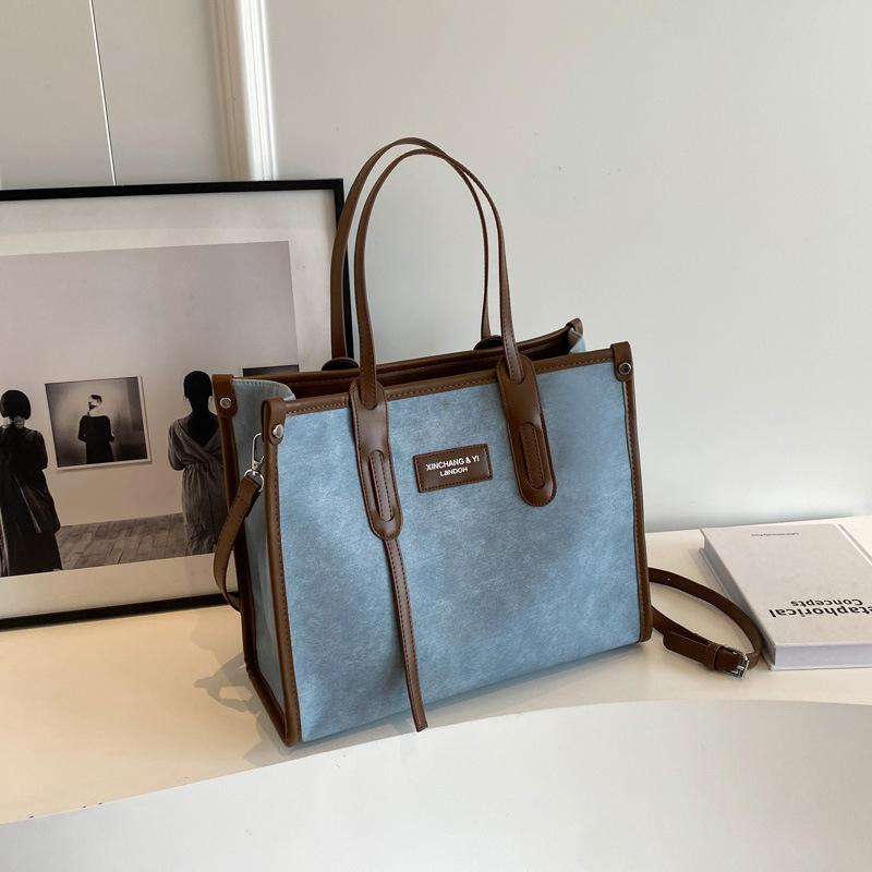 

Autumn and winter simple contrasting colors large-capacity premium tote bag 2025 new versatile commuter style messenger shoulder bag светло-синий