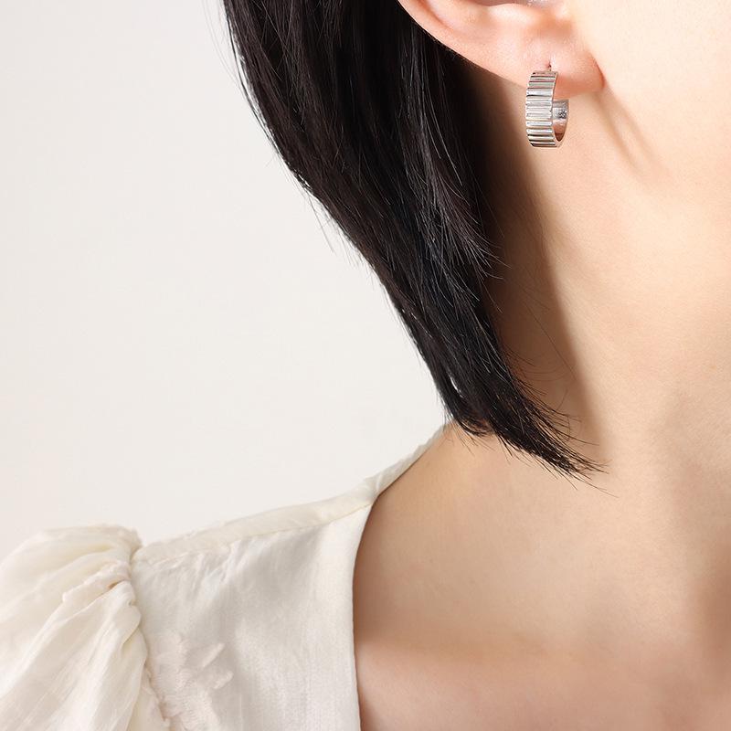 Minimalist C-Shaped Plaid Earrings - 18K Gold-Titanium, European/American Summer Style