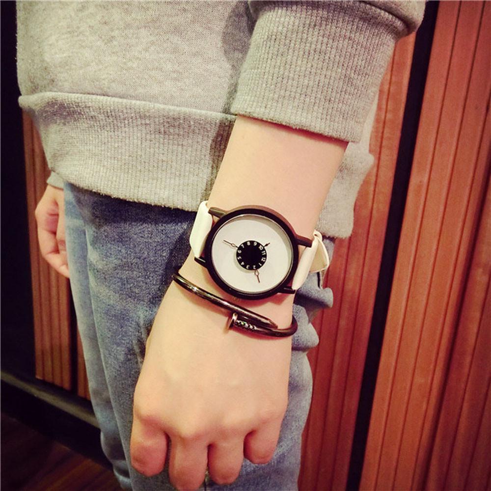 Fashion Lovers Men Women Leather Band Quartz Analog Wrist Watch