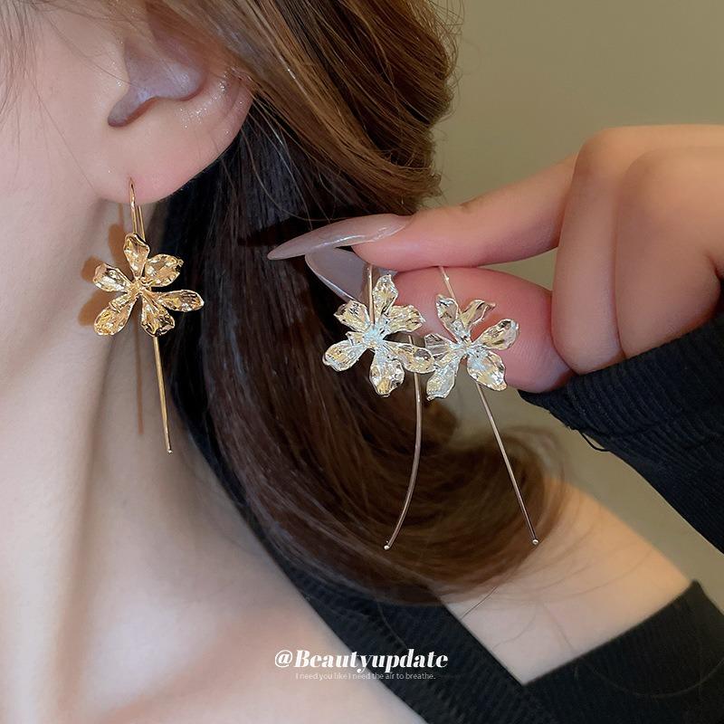 New French Iris Flower Earrings Light Luxury Niche Elegant Temperament Earrings Fashion High-end Earrings Women