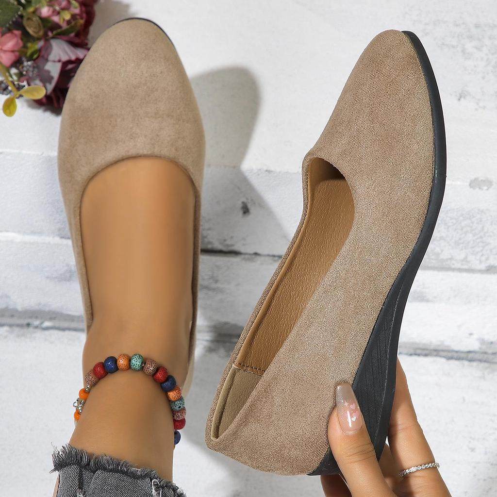 Mocassini Sneakers da Donna Taglie Forti con Punta Acuta e Tacco a Zeppa - Primavera 2024