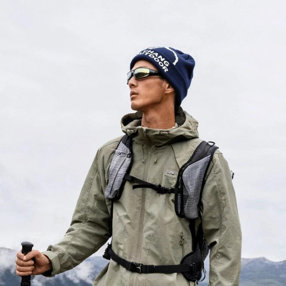 Mountain-style beanie for men, suitable for autumn outdoor hiking and mountaineering, knitted hat with a large head circumference, loose fit, and