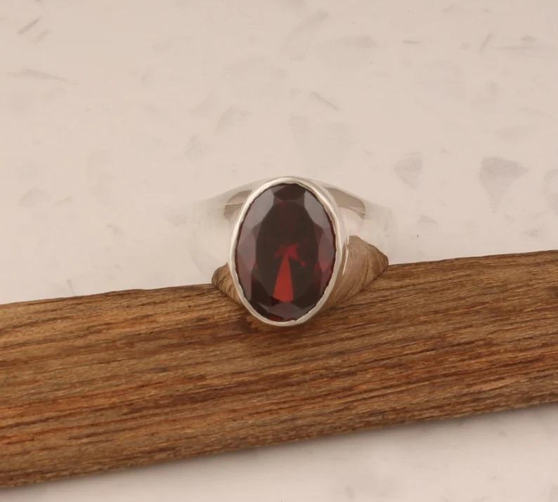 Roter Granat-Edelstein-Ring aus 925er Sterlingsilber, Unisex-Ring, ovaler Ring, Geburtsstein-Geschenk, Halo-Ring, Solitär-Ring