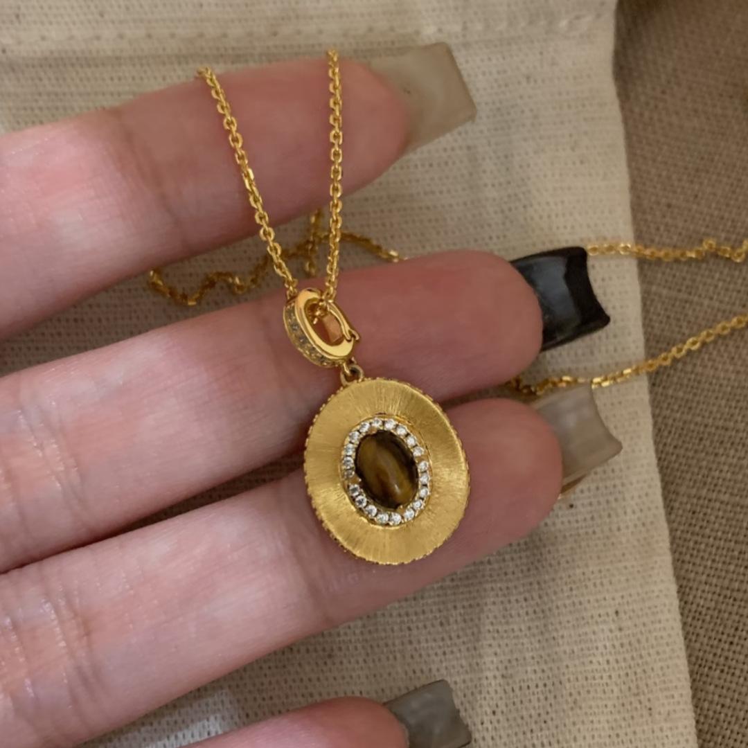 

Italian brushed gold-plated oval natural tiger eye stone necklace for women, fashionable and versatile, with a high-end feel, suitable as a sweater Oval Tiger Eye Stone Neck