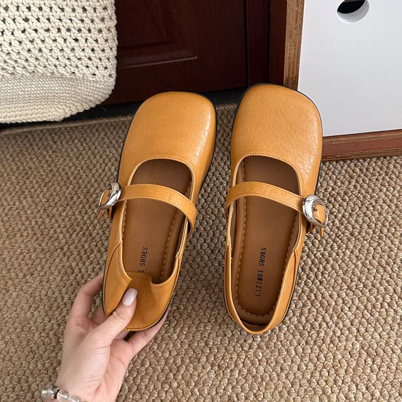 

Spring 2025 new patent leather round head shallow mouth Korean version high-heeled Mary Jane shoes women s one-word buckle thick heel single shoes 40