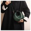 Vintage Fashion Handbag 2023 Winter New Crocodile Pattern Solid Color Casual Shoulder Crescent Bag Trendy Street Style Black Green Coffee Red White