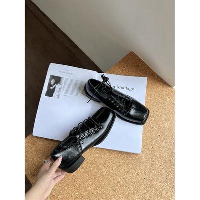 Schnürschuhe kleine Lederschuhe Damen Britischer College-Stil eckige Spitze Einzelne Schuhe Nischendesign Retro Schweinenase dicker Absatz Ballett Einzelne Schuhe